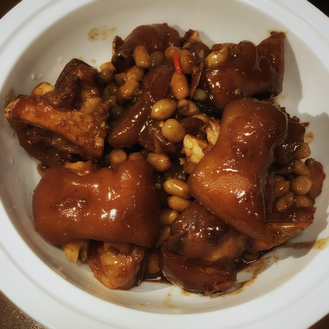 南乳花生猪脚煲