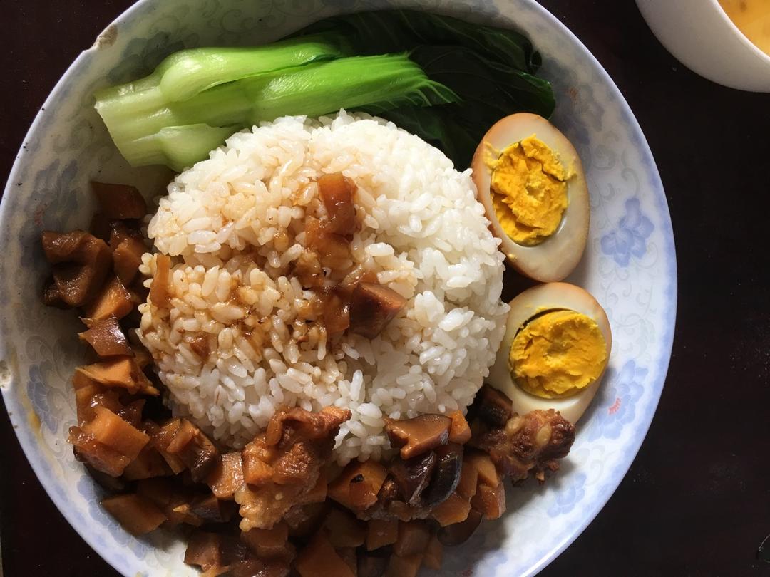 冬笋香菇卤肉饭（一碗饭俘获老公的胃）
