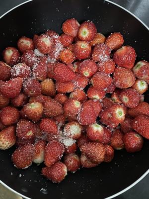 冰点草莓的做法 步骤2