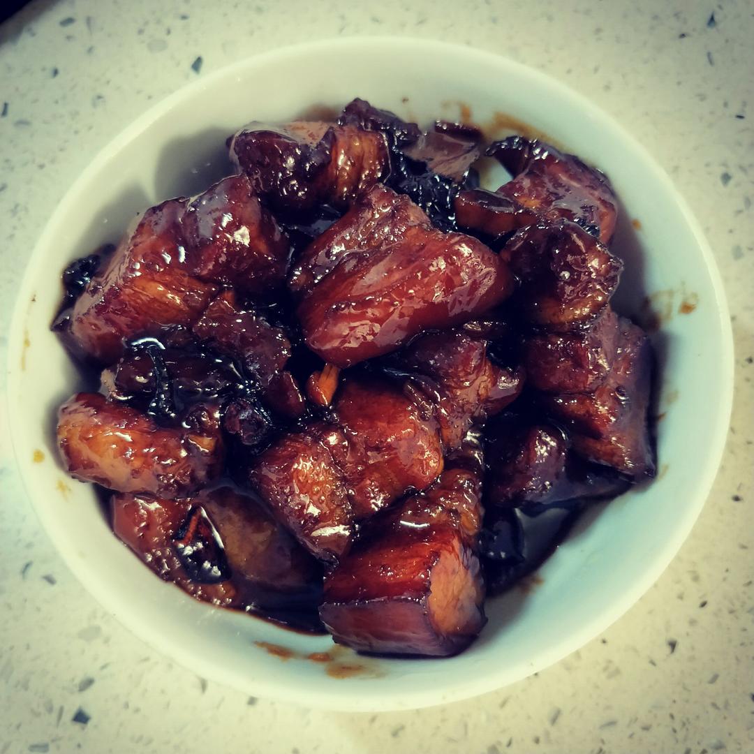 吃着碗里望着锅里的红烧肉
