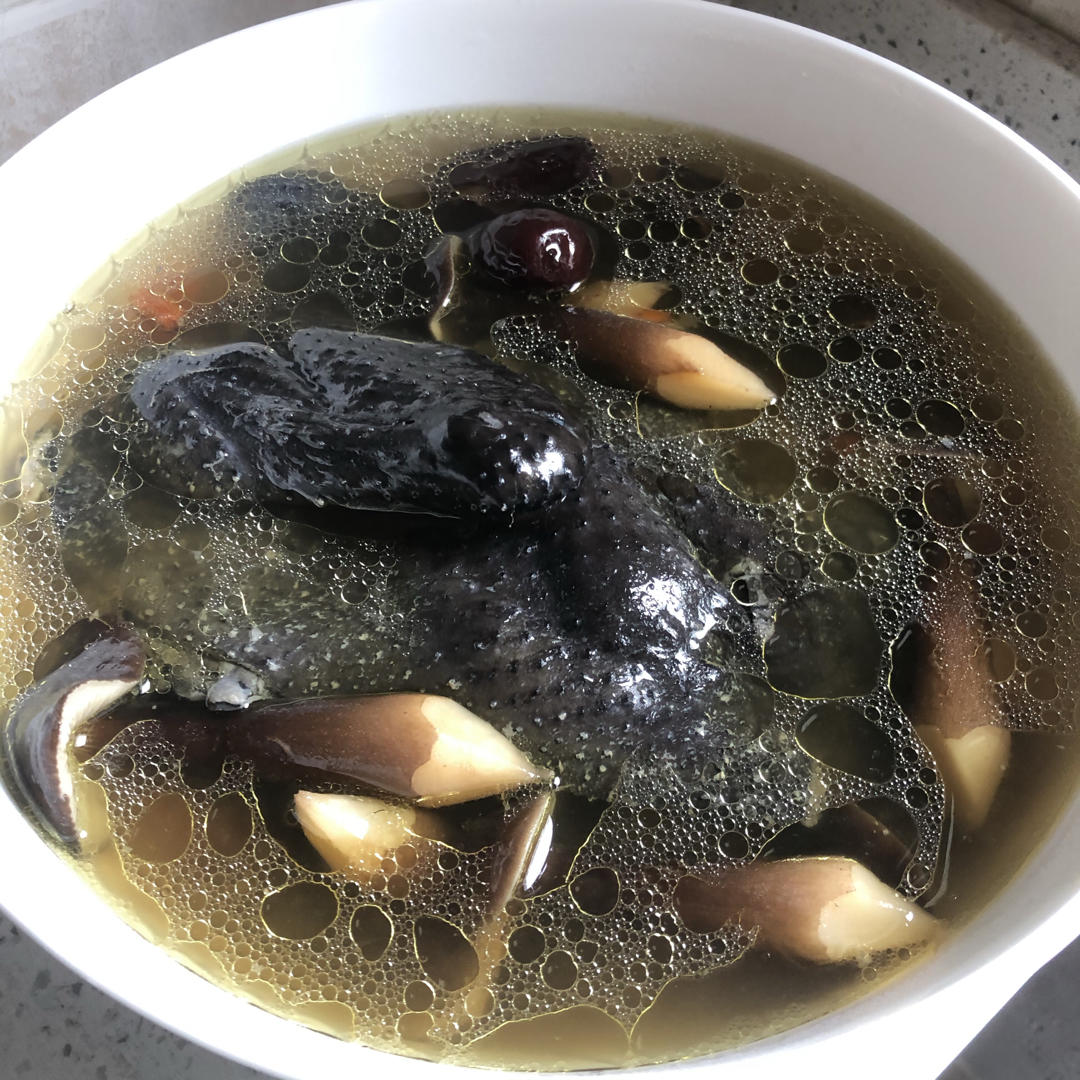 野兽良民j做的枸杞红枣乌鸡汤