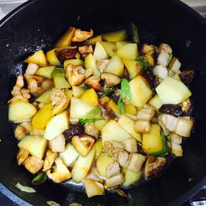香菇土豆红烧肉的做法 步骤9
