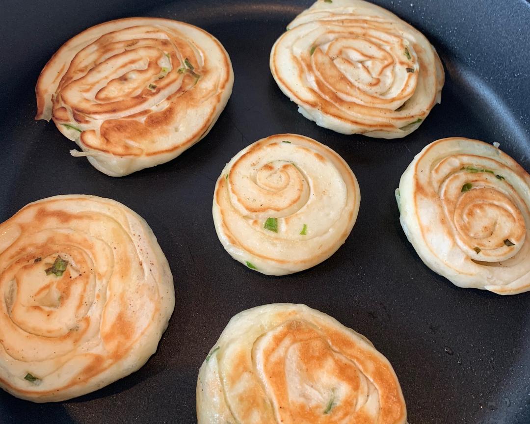 外脆里嫩广式葱油饼