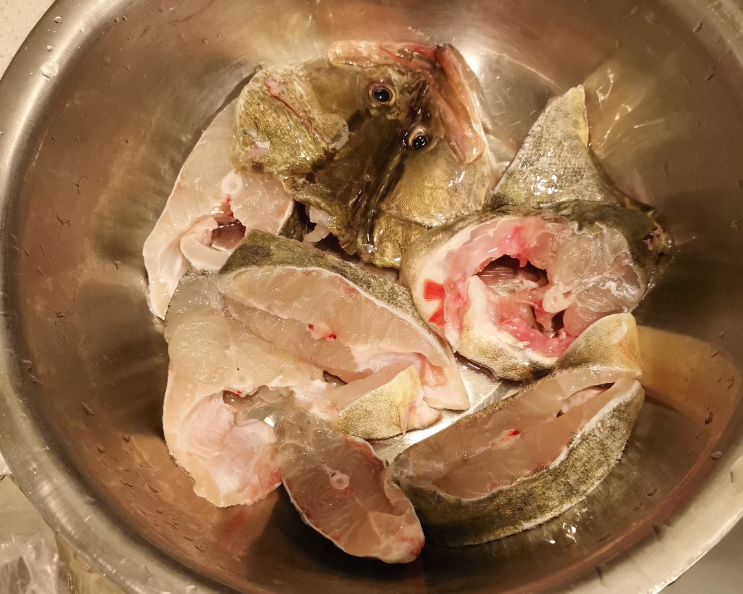 砂锅焗蒜香桂鱼（超级下饭）的做法 步骤1