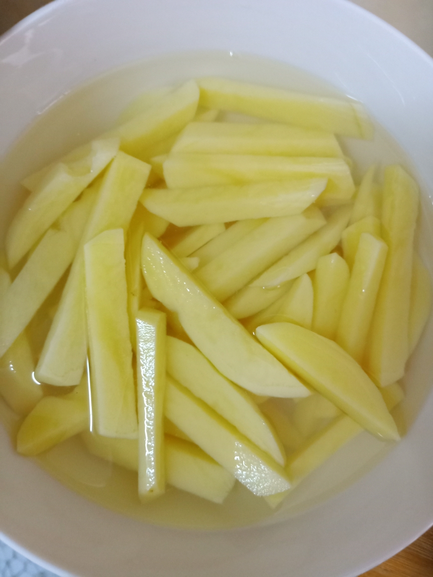 酸菜炖土豆条的做法 步骤3