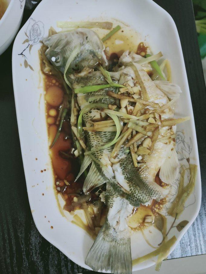 今晚微波炉蒸鱼，不放油超鲜嫩又简单7分钟搞定