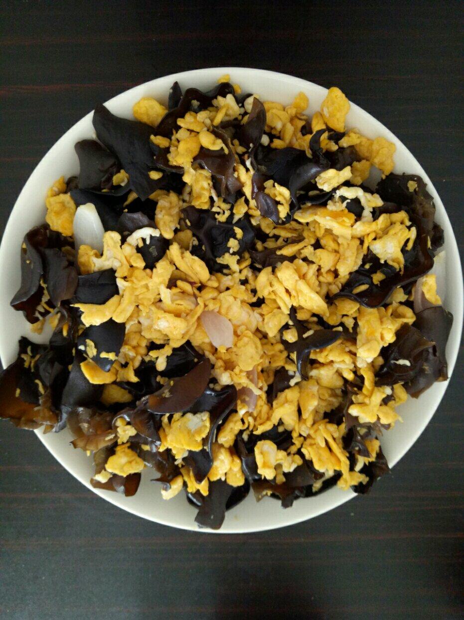 木耳炒鸡蛋 Wood ear Mushrooms with Egg