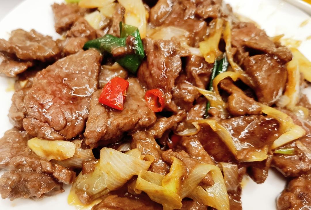 葱香浓郁的葱爆牛肉