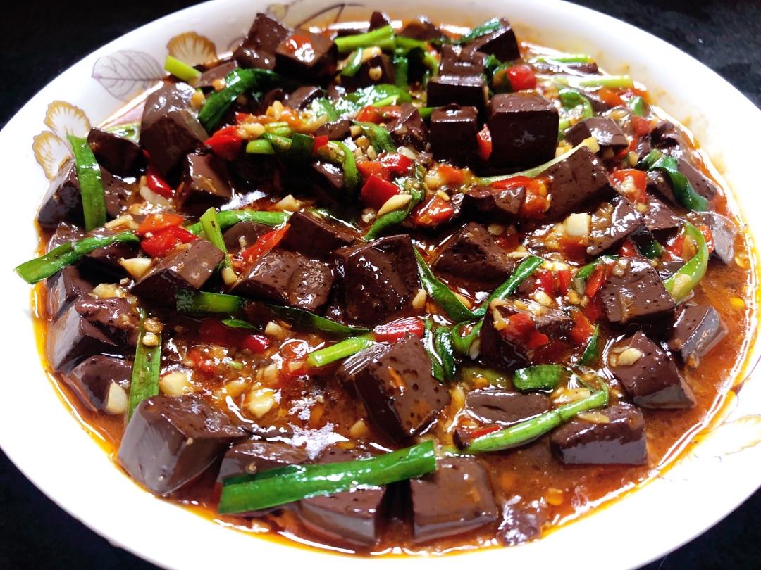 厨师长教你：“韭菜烧鸭血”的正宗做法，非常下饭