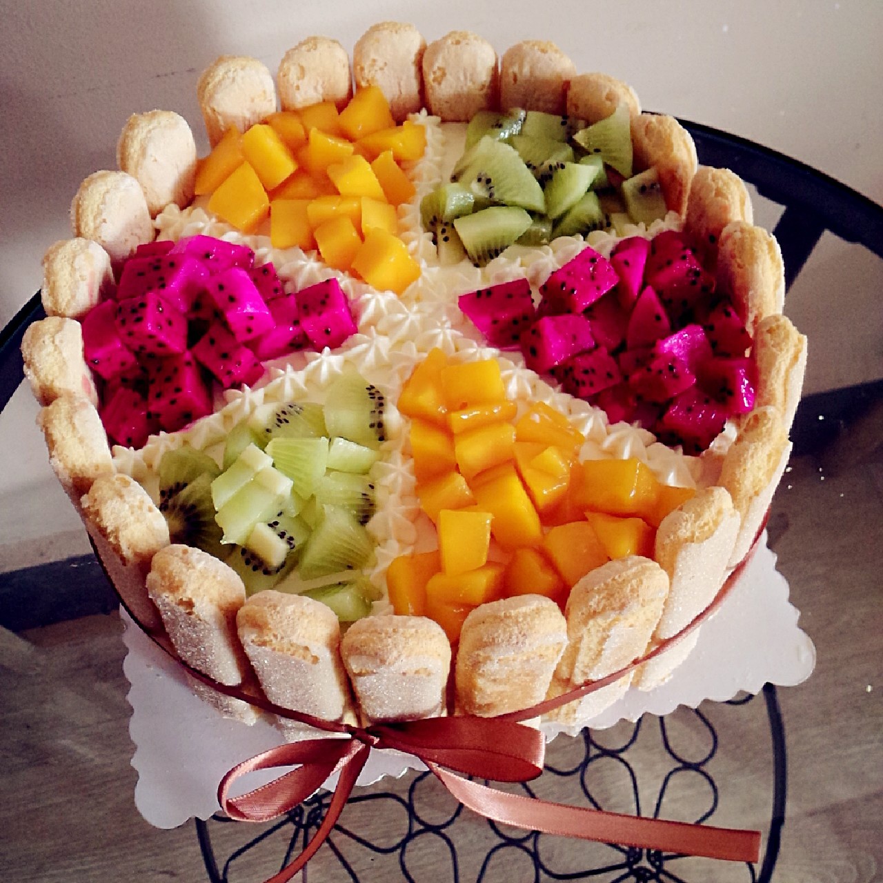 鲜奶双拼水果蛋糕