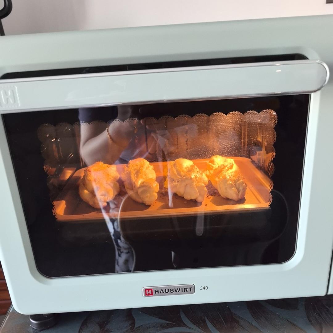 这面包也太香了，新手也能轻松做出来的椰蓉提子卷！