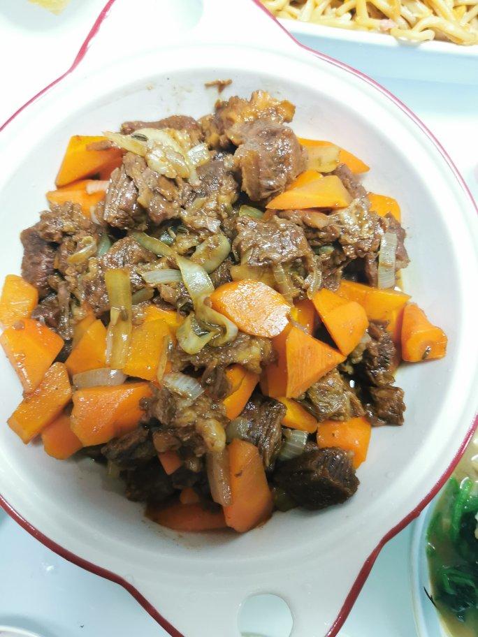 红焖牛肉胡萝卜