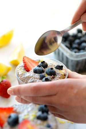 【健康快手早餐食谱 | 蓝莓酸奶奇亚籽布丁】的做法 步骤5