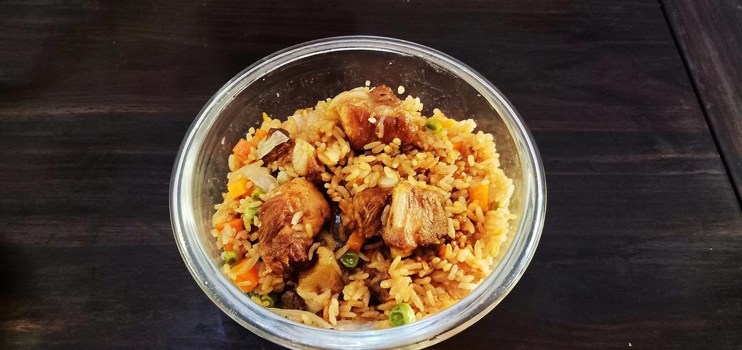 【排骨焖饭】