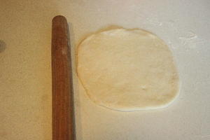 葱油饼 Pan-Fried Chinese Scallion Pancake的做法 步骤3