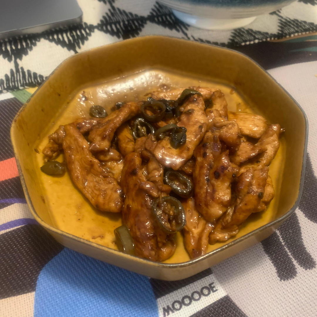 巨好吃的青椒炒鸡胸肉丝，超下饭