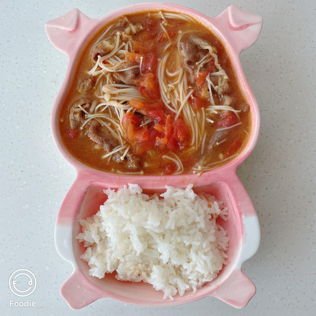 茄汁浓郁的番茄金针菇烫饭