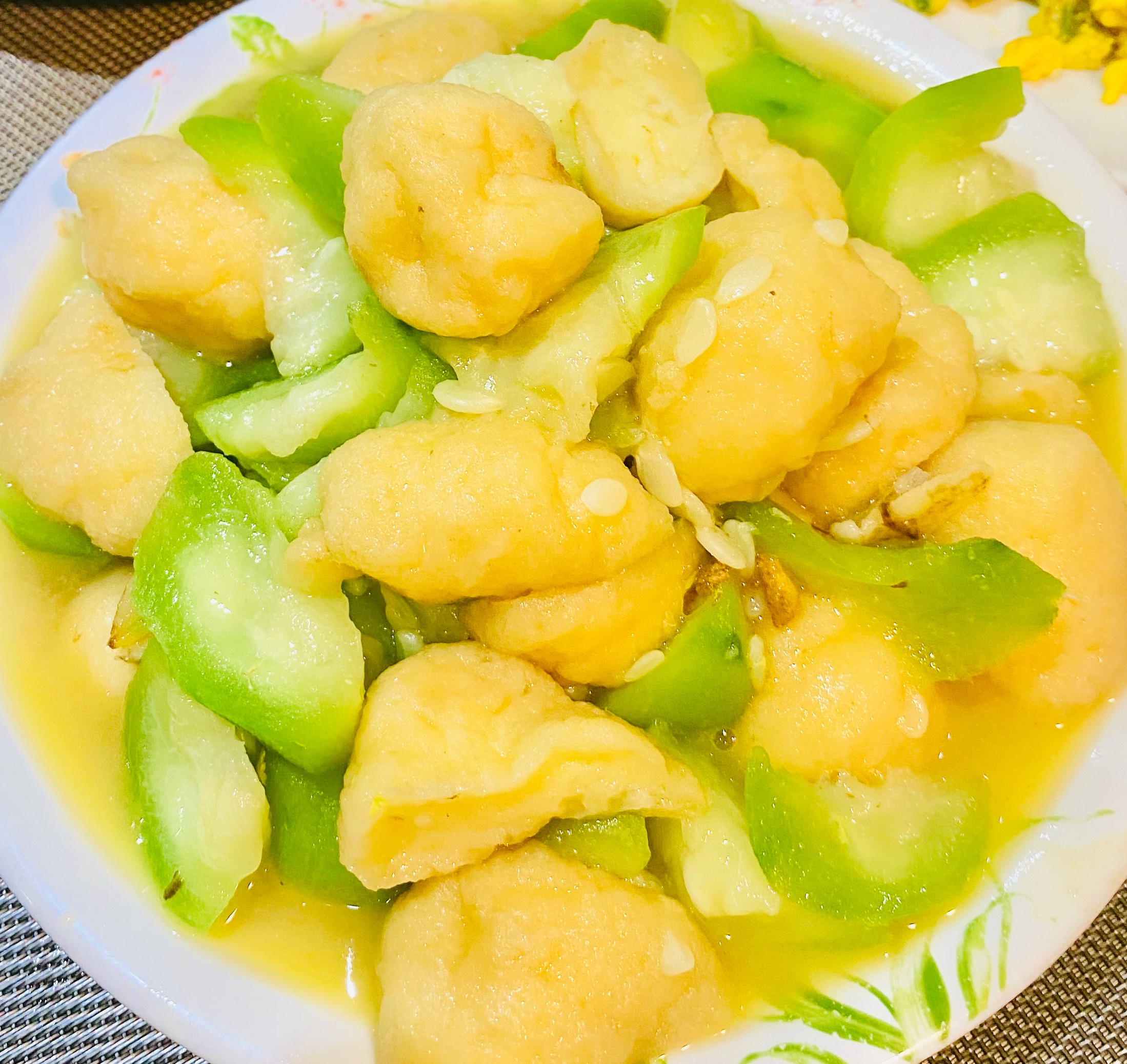 【家常菜】鱼腐焖丝瓜的做法
