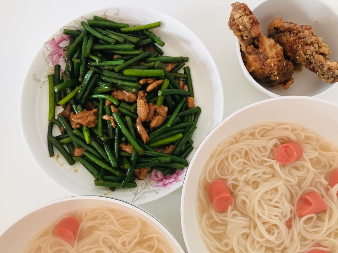 家常菜蒜薹炒肉（蒜苔炒肉）