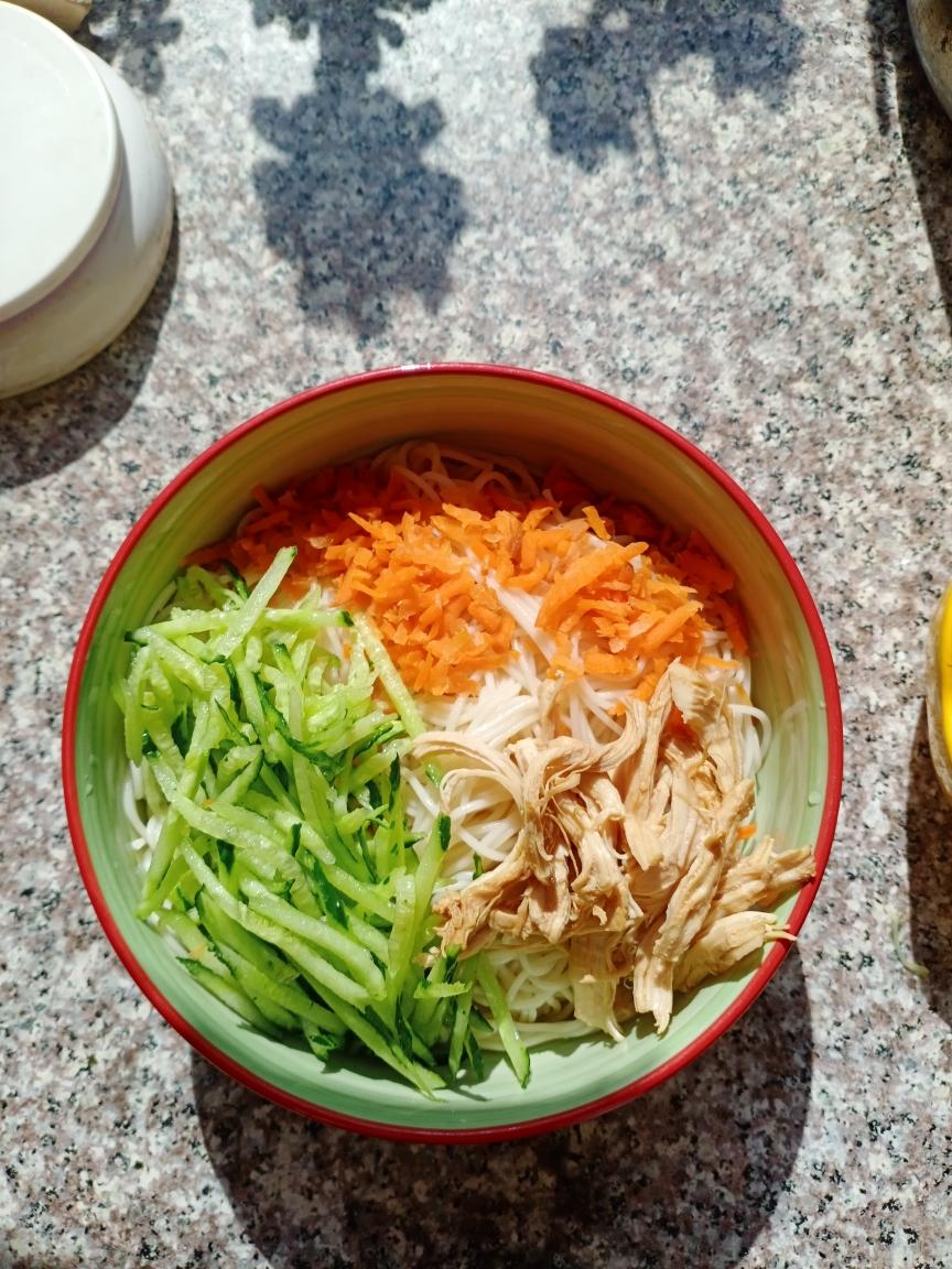 🥒鸡丝凉面