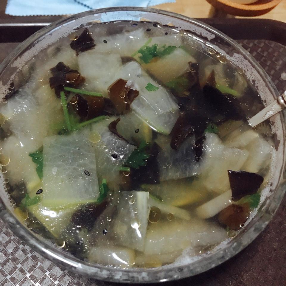 抖音最火刮油神汤：冬瓜木耳香菜汤