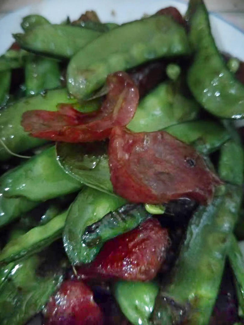 超脆爽的荷兰豆炒香肠｜太太乐鲜鸡汁食谱