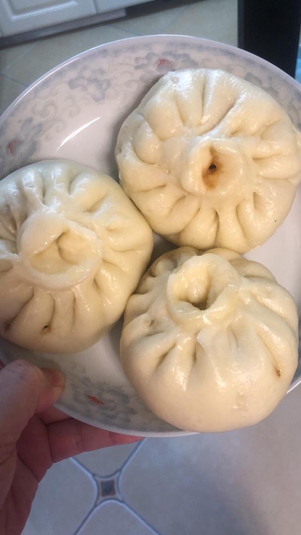 松软多汁的肉包子