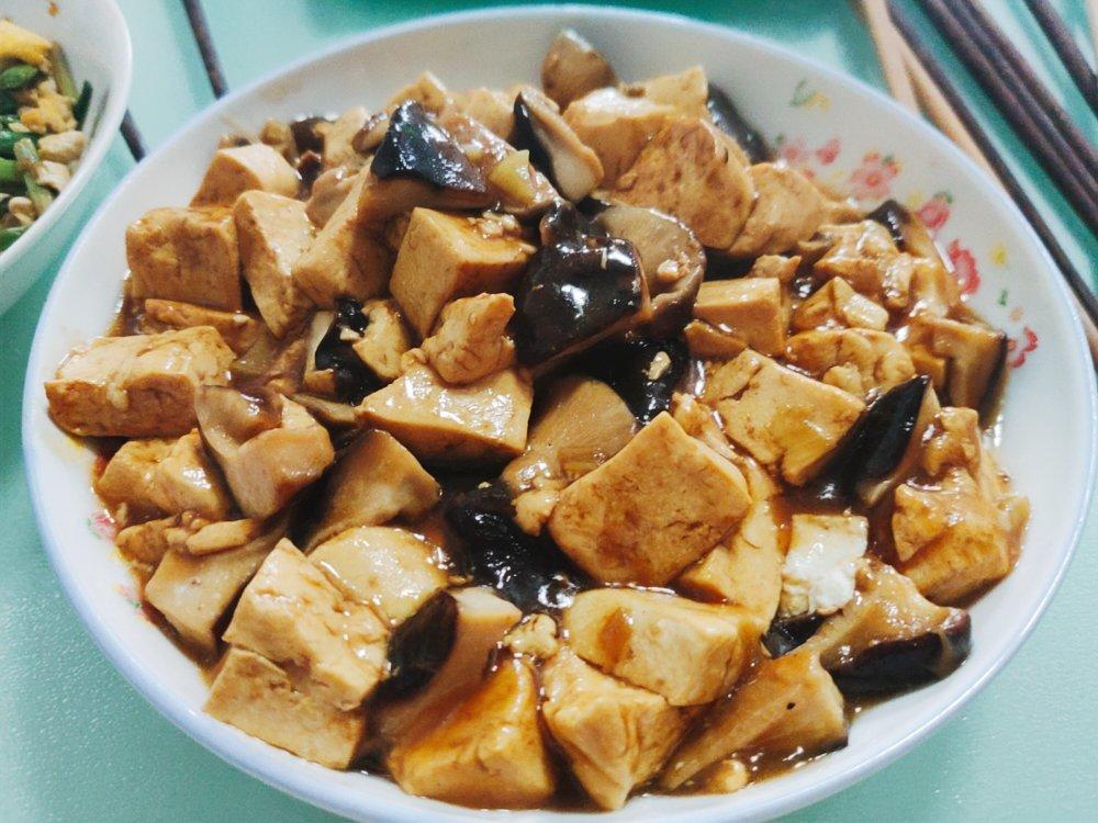 日落之前做的超简单还减脂香菇烧豆腐