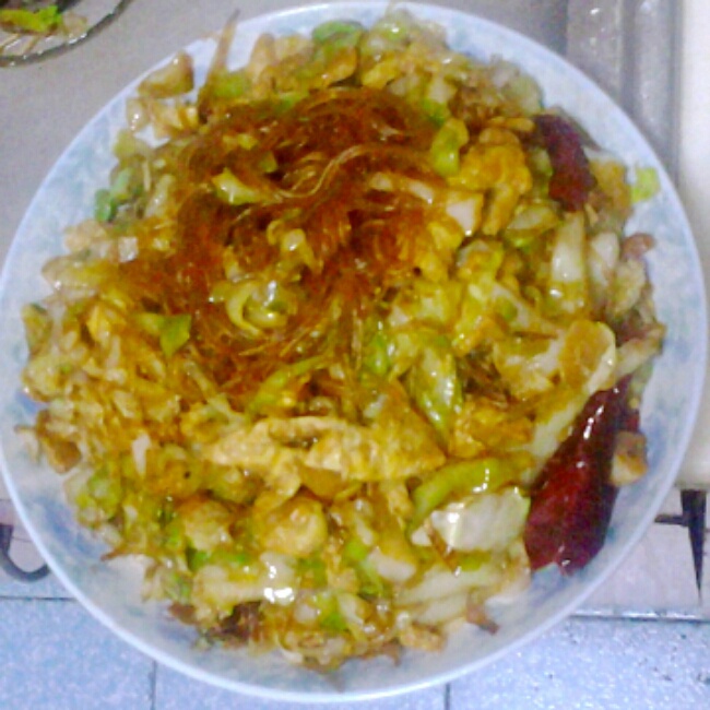 包菜粉丝炒鸡蛋
