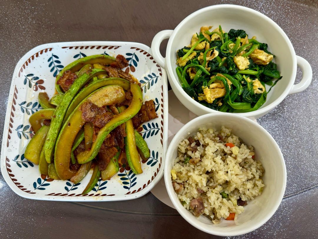 西葫芦炒肉(干锅西葫芦)