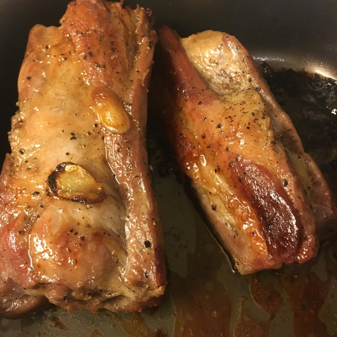 如何简单的煎好一块肉嫩多汁的咬的动的牛排