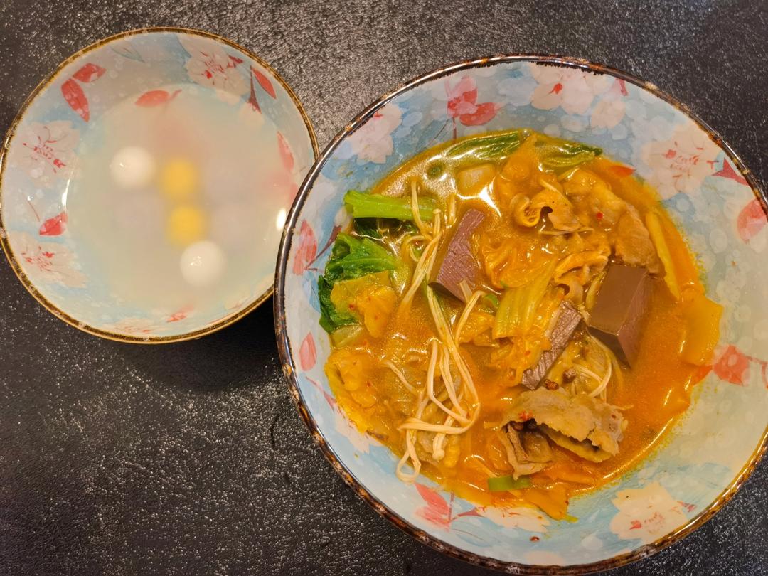 酸汤肥牛土豆粉（零厨艺快手汤）