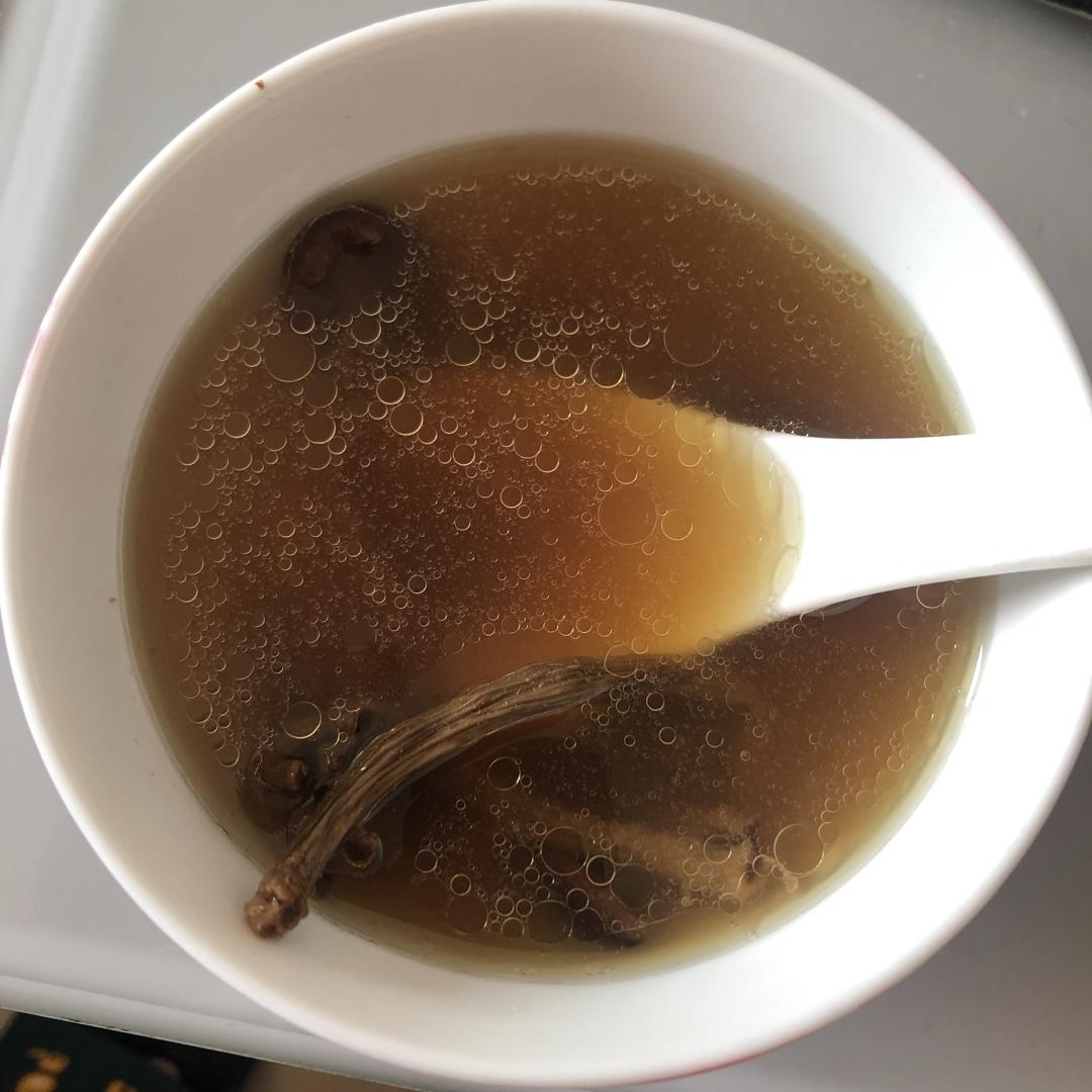 茶树菇煲鸡汤