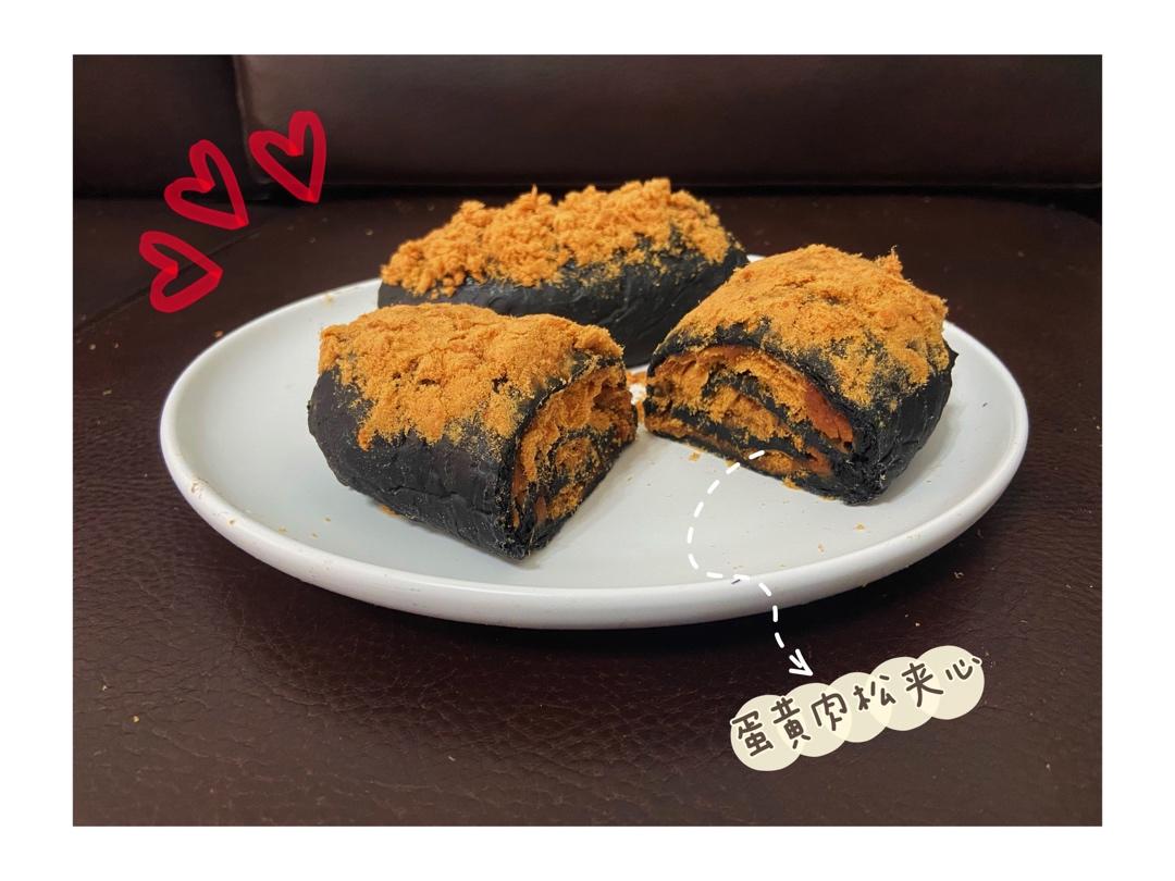 蛋黄肉松黑旋风软欧