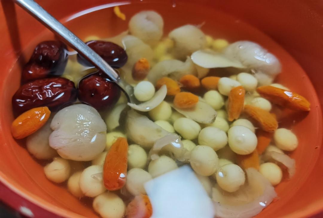 秋天来一碗热乎乎的鸡头米呀🥣～