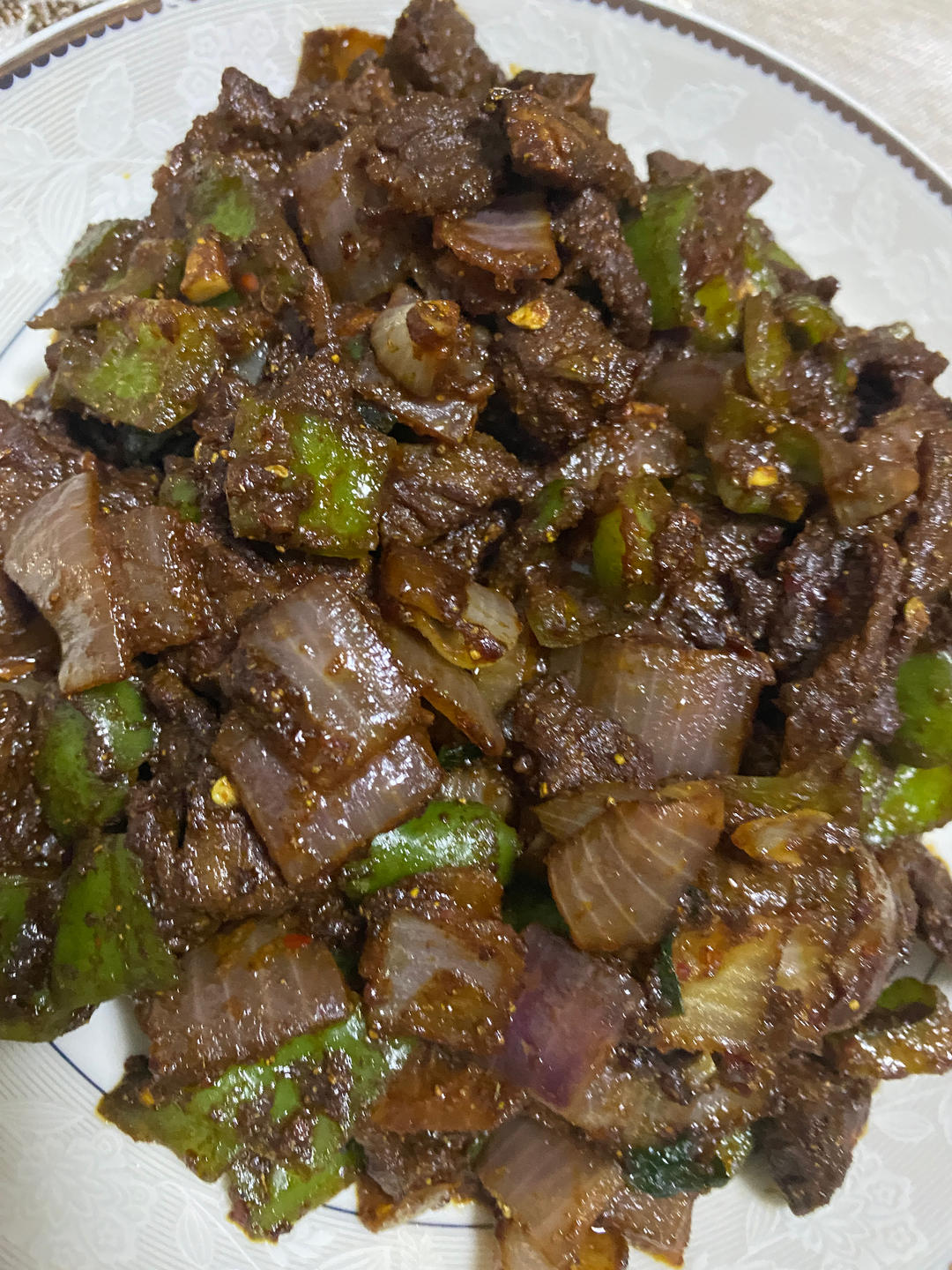 孜然牛肉（👈孜然肉片向左，吉野家向右👉）