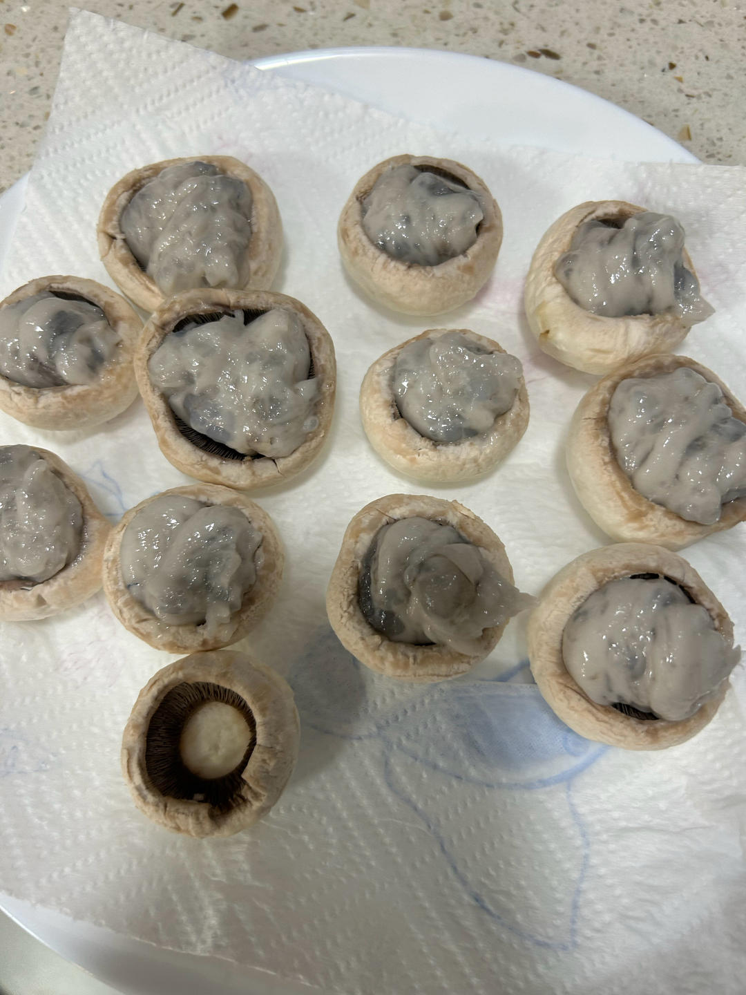 一口爆汁的虾滑酿口蘑