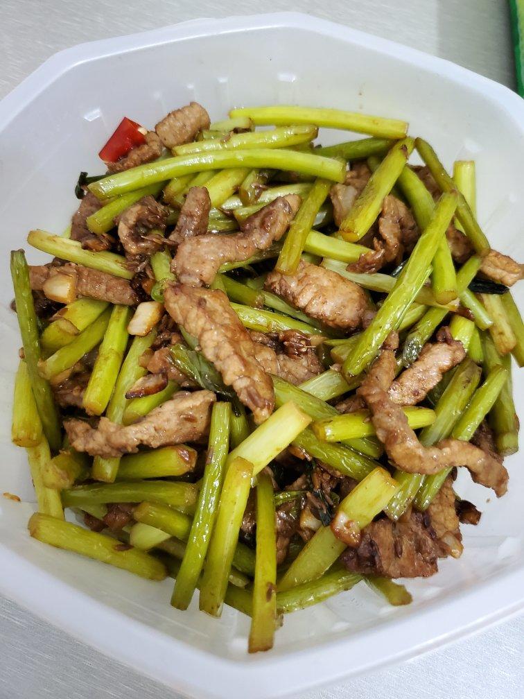 孜然牛肉炒蒜苔