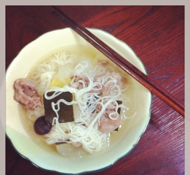 酸菜鸭肉面
