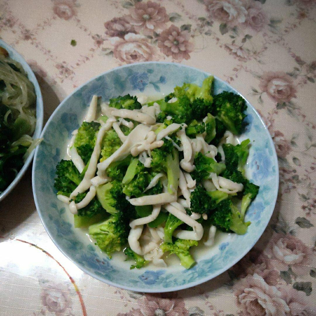 白玉菇炒西兰花