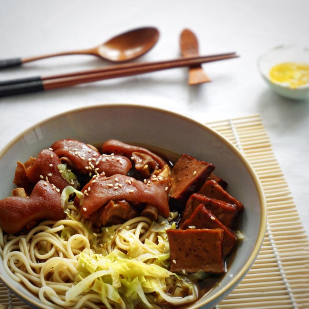 美味的家常菜：红烧猪蹄