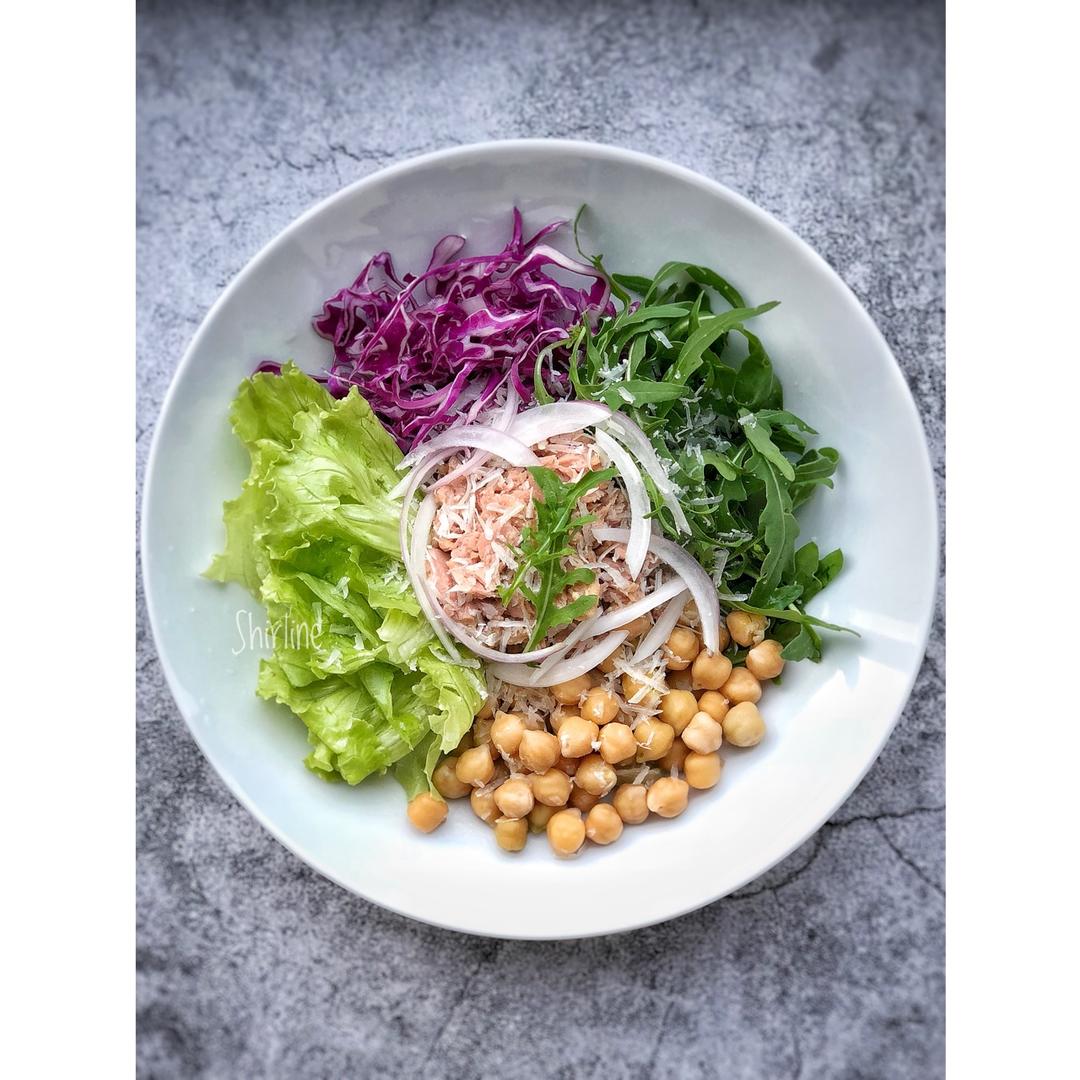 不吃沙拉会挂
Luscious salad