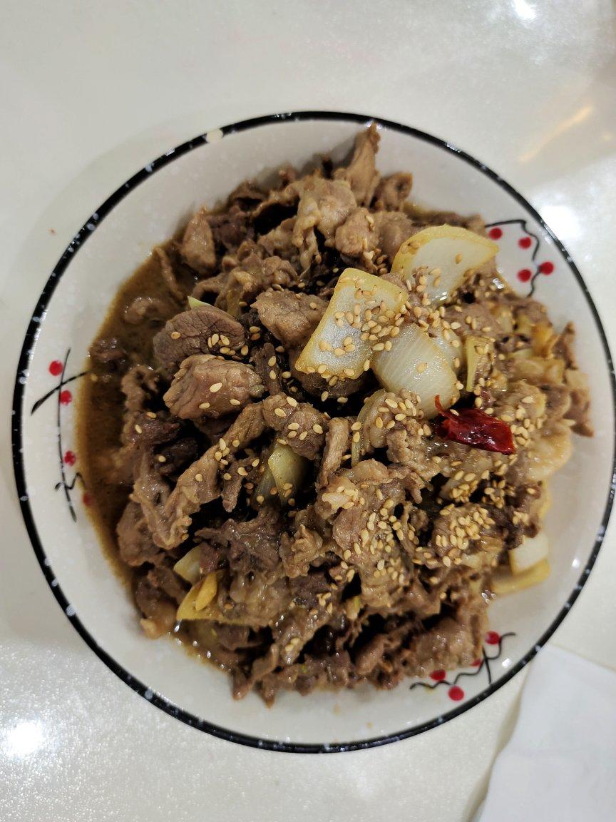 孜然洋葱炒牛肉粒