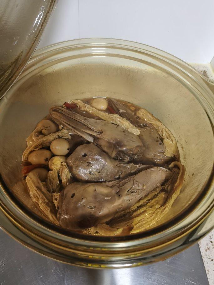 周黑鸭版鸭脖子（好吃到舔手指）