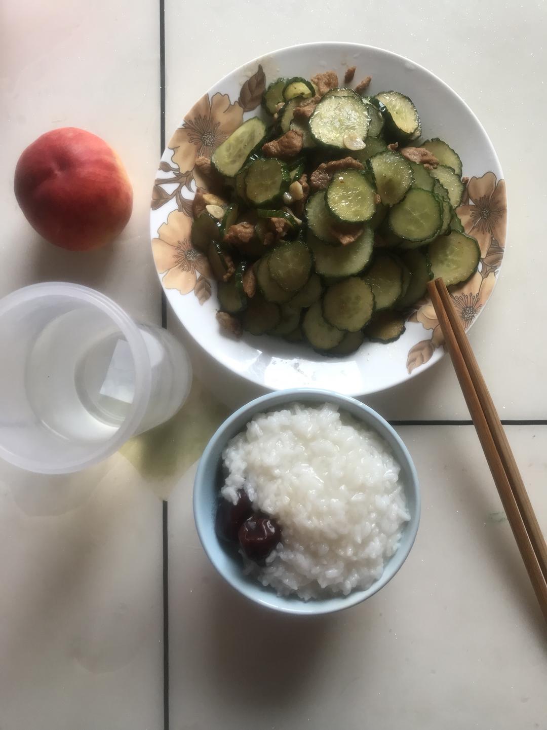 黄瓜炒肉
