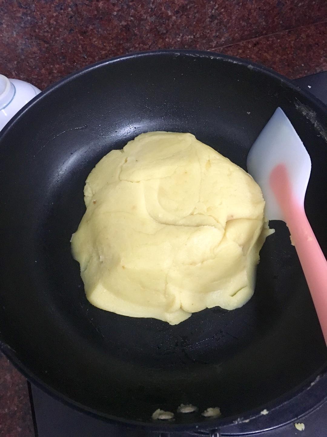 莲蓉馅蛋黄酥的做法 步骤1