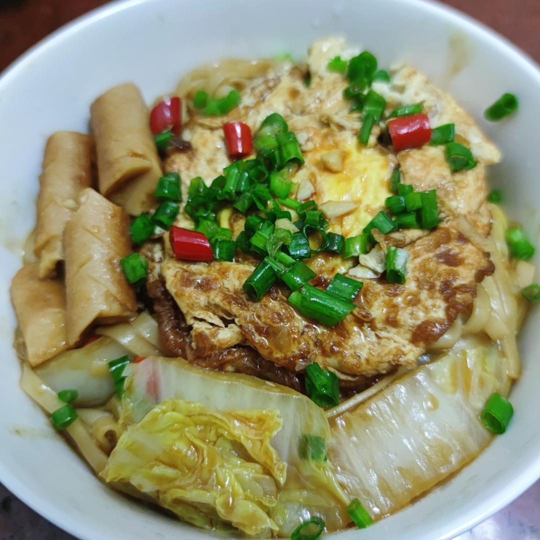【家常粉面】鸡蛋焖面的做法