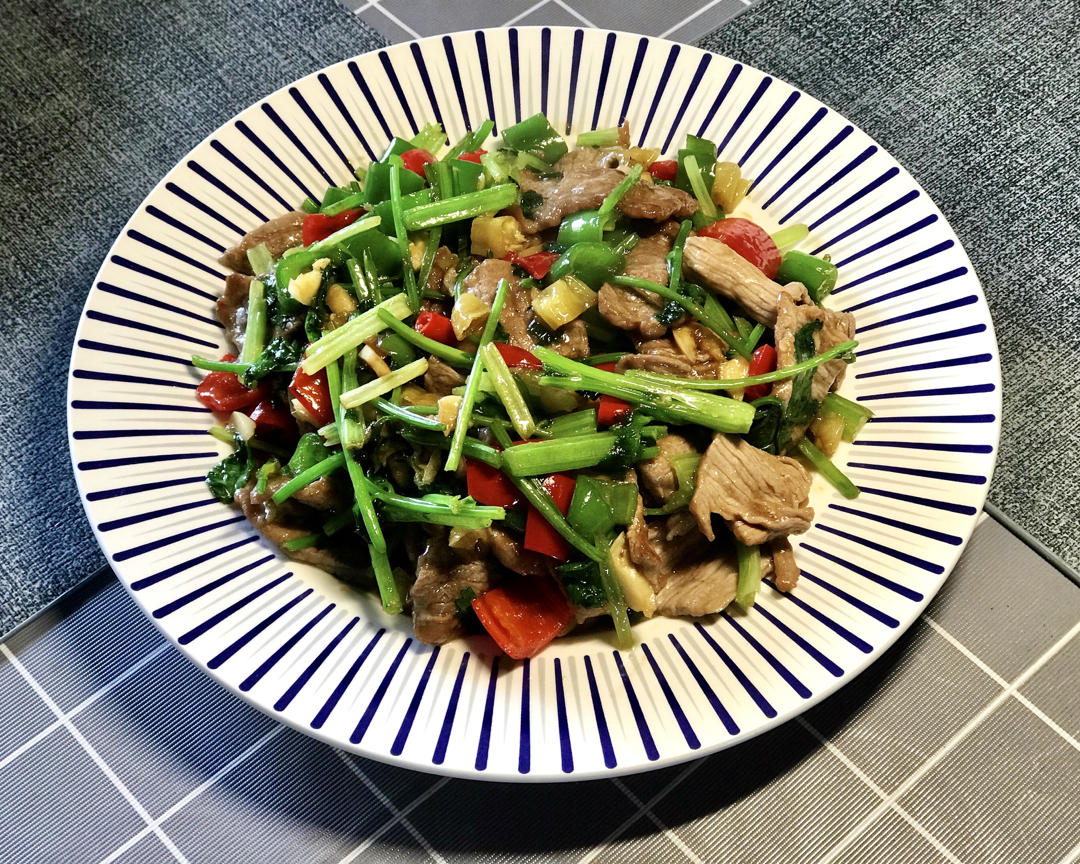 小炒黄牛肉，肉嫩味香！太好吃了简直是米饭杀手！