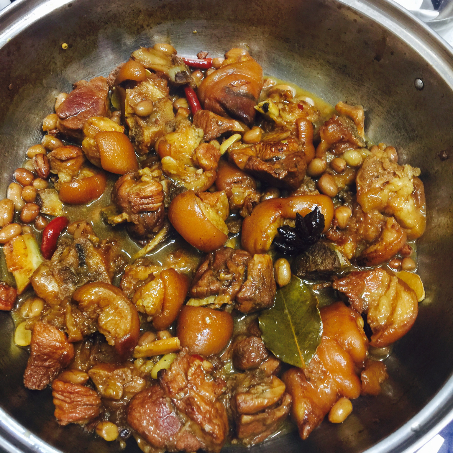 美味的家常菜：红烧猪蹄