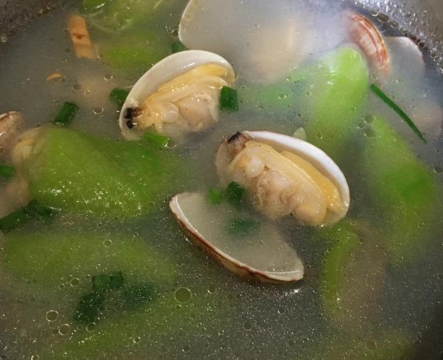 简单味美的花甲丝瓜汤